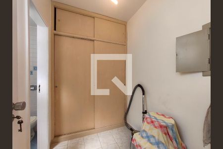 Apartamento à venda com 321m², 4 quartos e 2 vagas Apartamento à venda com 321m², 4 quartos e 2 vagasQuarto de Serviço