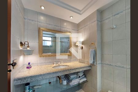 Apartamento à venda com 321m², 4 quartos e 2 vagas Apartamento à venda com 321m², 4 quartos e 2 vagasBanheiro Corredor