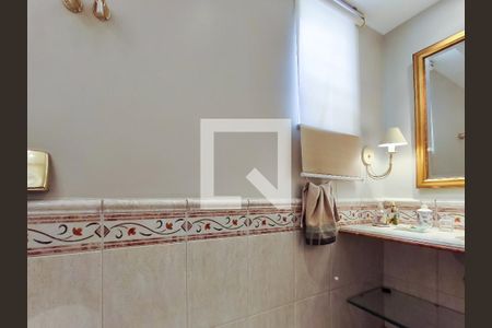 Apartamento à venda com 321m², 4 quartos e 2 vagas Apartamento à venda com 321m², 4 quartos e 2 vagasBanheiro Corredor