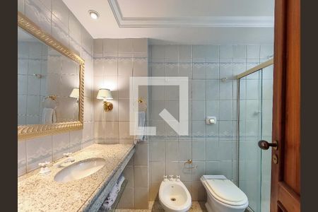 Apartamento à venda com 321m², 4 quartos e 2 vagas Apartamento à venda com 321m², 4 quartos e 2 vagasBanheiro Corredor