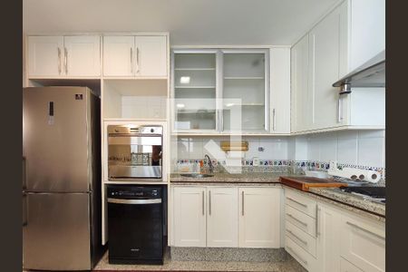 Apartamento à venda com 321m², 4 quartos e 2 vagas Apartamento à venda com 321m², 4 quartos e 2 vagasCozinha