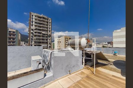 Apartamento à venda com 321m², 4 quartos e 2 vagas Apartamento à venda com 321m², 4 quartos e 2 vagasTerraço