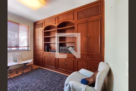 Apartamento à venda com 321m², 4 quartos e 2 vagas Apartamento à venda com 321m², 4 quartos e 2 vagasQuarto 1