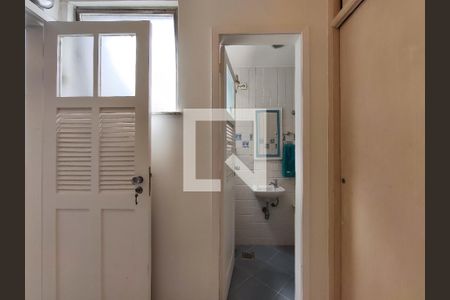 Apartamento à venda com 321m², 4 quartos e 2 vagas Apartamento à venda com 321m², 4 quartos e 2 vagasQuarto de Serviço