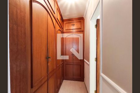 Apartamento à venda com 321m², 4 quartos e 2 vagas Apartamento à venda com 321m², 4 quartos e 2 vagasCloset da suíte