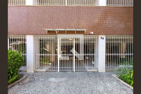 Apartamento à venda com 321m², 4 quartos e 2 vagas Apartamento à venda com 321m², 4 quartos e 2 vagasFachada e portaria