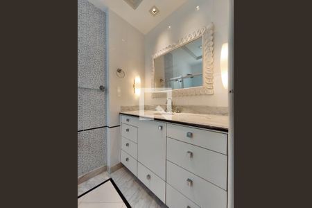 Apartamento à venda com 321m², 4 quartos e 2 vagas Apartamento à venda com 321m², 4 quartos e 2 vagasBanheiro da Suíte