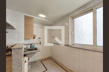 Apartamento à venda com 321m², 4 quartos e 2 vagas Apartamento à venda com 321m², 4 quartos e 2 vagasÁrea de Serviço