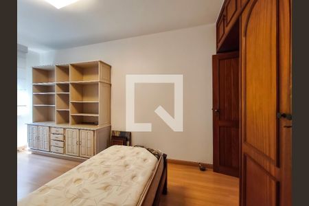 Apartamento à venda com 321m², 4 quartos e 2 vagas Apartamento à venda com 321m², 4 quartos e 2 vagasQuarto 2