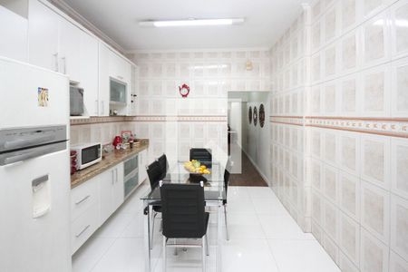 Casa à venda com 241m², 3 quartos e 2 vagasCozinha