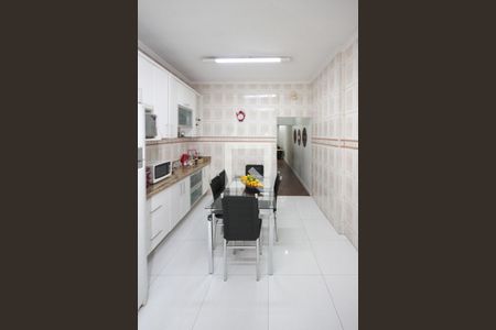 Casa à venda com 241m², 3 quartos e 2 vagasCozinha