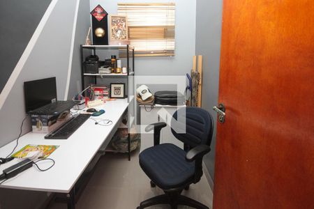 Casa à venda com 241m², 3 quartos e 2 vagasEscritório