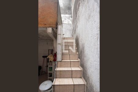 Casa à venda com 241m², 3 quartos e 2 vagasEscada