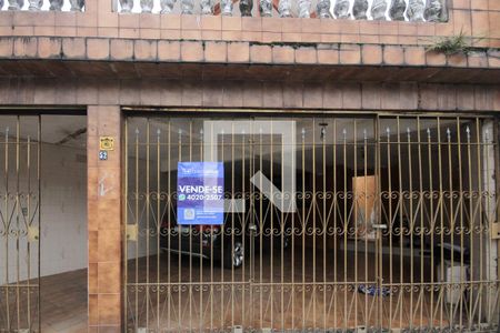 Casa à venda com 241m², 3 quartos e 2 vagasFachada