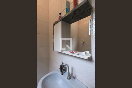 Casa à venda com 64m², 2 quartos e sem vaga Casa à venda com 64m², 2 quartos e sem vagaBanheiro