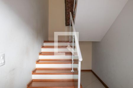 Escada de casa à venda com 3 quartos, 169m² em Jardim Quintas das Videiras, Jundiaí