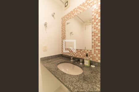 Apartamento à venda com 92m², 1 quarto e 3 vagas Apartamento à venda com 92m², 1 quarto e 3 vagasBanheiro Social