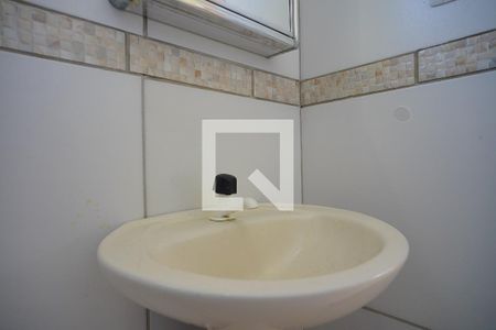 Banheiro de casa de condomínio para alugar com 1 quarto, 38m² em Estância Velha, Canoas