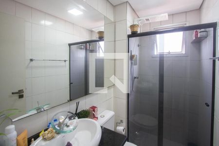 Banheiro de apartamento para alugar com 2 quartos, 54m² em Parque Maria Helena, São Paulo