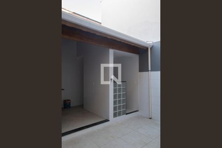 Casa à venda com 100m², 2 quartos e 1 vaga Casa à venda com 100m², 2 quartos e 1 vagaQuintal