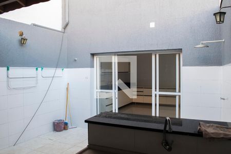 Casa à venda com 100m², 2 quartos e 1 vaga Casa à venda com 100m², 2 quartos e 1 vagaQuintal