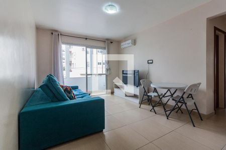 Sala de apartamento para alugar com 2 quartos, 75m² em Kobrasol, São José