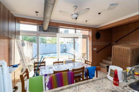 Casa à venda com 540m², 6 quartos e 6 vagas Casa à venda com 540m², 6 quartos e 6 vagasÁrea comum - Salão de festas