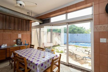 Casa à venda com 540m², 6 quartos e 6 vagas Casa à venda com 540m², 6 quartos e 6 vagasÁrea comum - Salão de festas