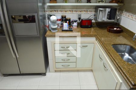 Casa de condomínio à venda com 400m², 4 quartos e 3 vagas Casa de condomínio à venda com 400m², 4 quartos e 3 vagasCozinha