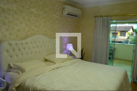 Casa de condomínio à venda com 400m², 4 quartos e 3 vagas Casa de condomínio à venda com 400m², 4 quartos e 3 vagasSuíte