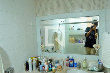 Casa de condomínio à venda com 400m², 4 quartos e 3 vagas Casa de condomínio à venda com 400m², 4 quartos e 3 vagasBanheiro da Suíte