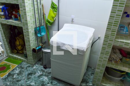 Casa de condomínio à venda com 400m², 4 quartos e 3 vagas Casa de condomínio à venda com 400m², 4 quartos e 3 vagasÁrea de Serviço