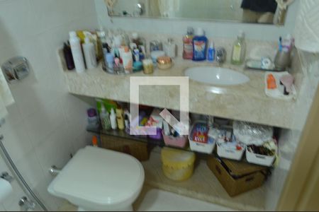 Casa de condomínio à venda com 400m², 4 quartos e 3 vagas Casa de condomínio à venda com 400m², 4 quartos e 3 vagasBanheiro da Suíte