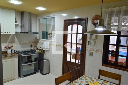 Casa de condomínio à venda com 400m², 4 quartos e 3 vagas Casa de condomínio à venda com 400m², 4 quartos e 3 vagasCozinha