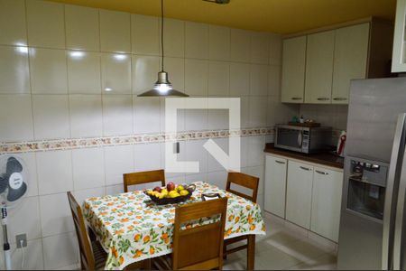 Casa de condomínio à venda com 400m², 4 quartos e 3 vagas Casa de condomínio à venda com 400m², 4 quartos e 3 vagasCozinha