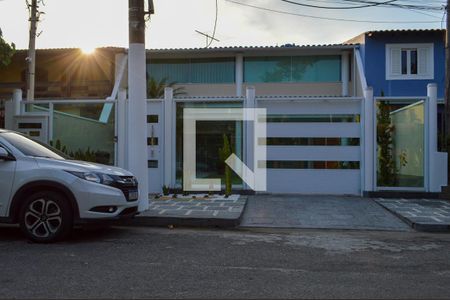 Casa de condomínio à venda com 400m², 4 quartos e 3 vagas Casa de condomínio à venda com 400m², 4 quartos e 3 vagasFachada da Casa