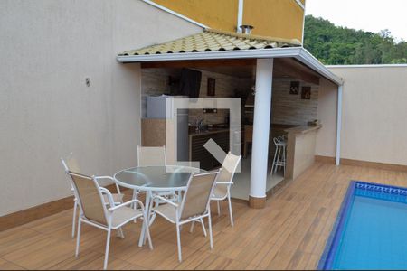 Casa de condomínio à venda com 400m², 4 quartos e 3 vagas Casa de condomínio à venda com 400m², 4 quartos e 3 vagasÁrea Gourmet