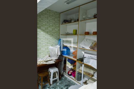 Casa de condomínio à venda com 400m², 4 quartos e 3 vagas Casa de condomínio à venda com 400m², 4 quartos e 3 vagasÁrea de Serviço