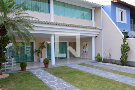 Casa de condomínio à venda com 400m², 4 quartos e 3 vagas Casa de condomínio à venda com 400m², 4 quartos e 3 vagasGaragem