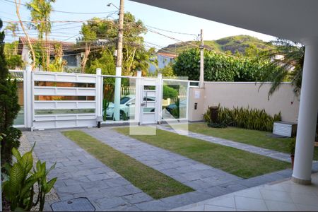 Casa de condomínio à venda com 400m², 4 quartos e 3 vagas Casa de condomínio à venda com 400m², 4 quartos e 3 vagasJardim