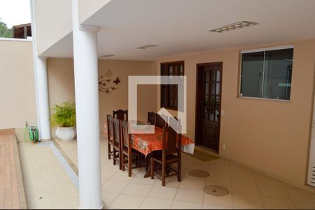 Casa de condomínio à venda com 400m², 4 quartos e 3 vagas Casa de condomínio à venda com 400m², 4 quartos e 3 vagasVaranda