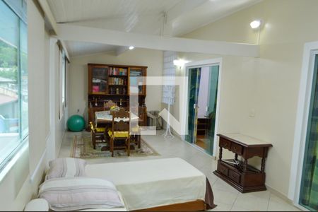 Casa de condomínio à venda com 400m², 4 quartos e 3 vagas Casa de condomínio à venda com 400m², 4 quartos e 3 vagasVaranda Fechada