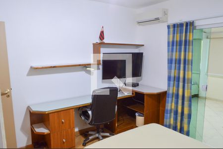 Casa de condomínio à venda com 400m², 4 quartos e 3 vagas Casa de condomínio à venda com 400m², 4 quartos e 3 vagasQuarto 2