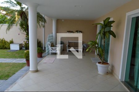 Casa de condomínio à venda com 400m², 4 quartos e 3 vagas Casa de condomínio à venda com 400m², 4 quartos e 3 vagasVaranda da Sala