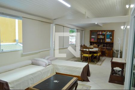 Casa de condomínio à venda com 400m², 4 quartos e 3 vagas Casa de condomínio à venda com 400m², 4 quartos e 3 vagasVaranda Fechada