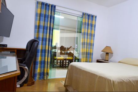 Casa de condomínio à venda com 400m², 4 quartos e 3 vagas Casa de condomínio à venda com 400m², 4 quartos e 3 vagasQuarto 2