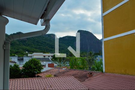 Casa de condomínio à venda com 400m², 4 quartos e 3 vagas Casa de condomínio à venda com 400m², 4 quartos e 3 vagasVista da Varanda