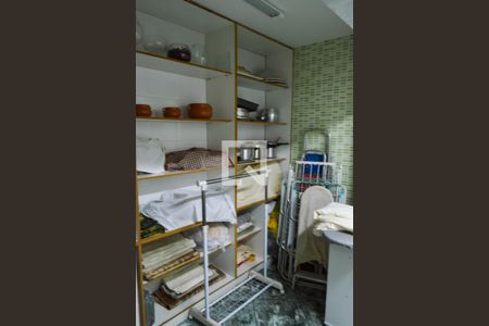 Casa de condomínio à venda com 400m², 4 quartos e 3 vagas Casa de condomínio à venda com 400m², 4 quartos e 3 vagasÁrea de Serviço