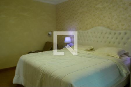 Casa de condomínio à venda com 400m², 4 quartos e 3 vagas Casa de condomínio à venda com 400m², 4 quartos e 3 vagasSuíte