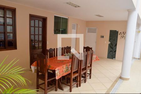 Casa de condomínio à venda com 400m², 4 quartos e 3 vagas Casa de condomínio à venda com 400m², 4 quartos e 3 vagasVaranda